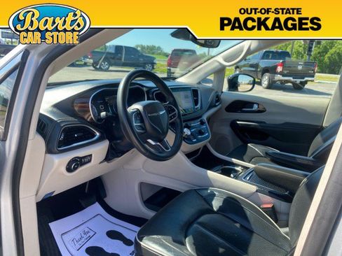 Used 2024 Chrysler Pacifica Limited FWD image 28