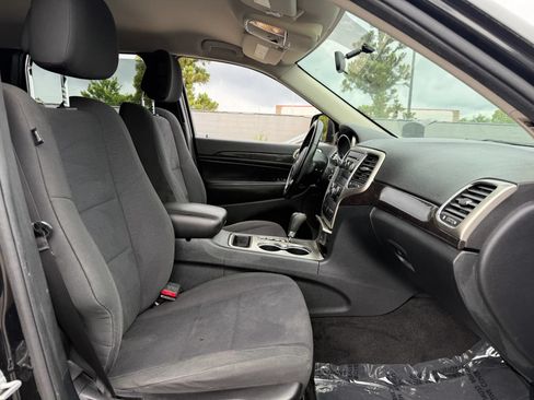Used 2011 Jeep Grand Cherokee Laredo AWD/4WD image 18