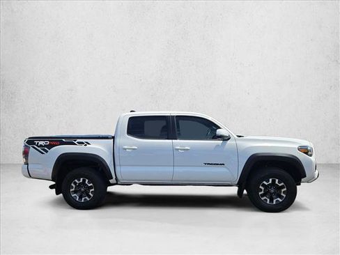 Used 2022 Toyota Tacoma TRD Off-Road w/ TRD Premium Off Road Package AWD/4WD image 4