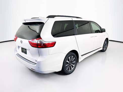 Used 2019 Toyota Sienna XLE Premium AWD/4WD image 9