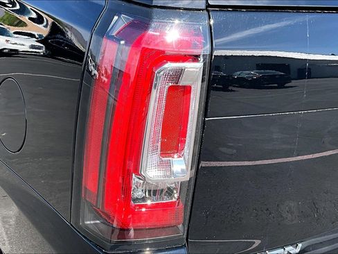 Used 2015 GMC Yukon Denali w/ Premium Package AWD/4WD image 32