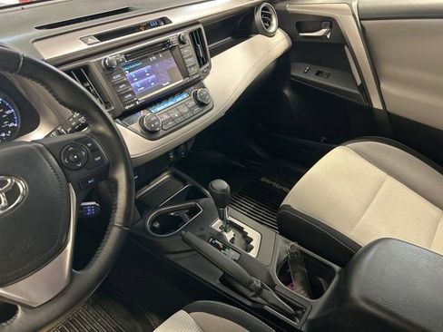 Used 2018 Toyota RAV4 XLE w/ Plus Extra Value Package AWD/4WD image 27
