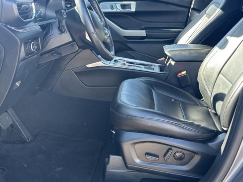 Used 2023 Ford Explorer Limited image 9