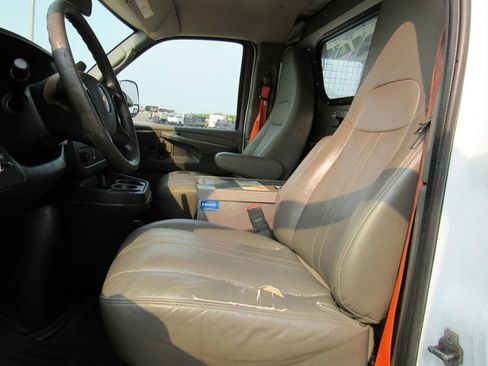 Used 2015 Chevrolet Express 2500 RWD image 30