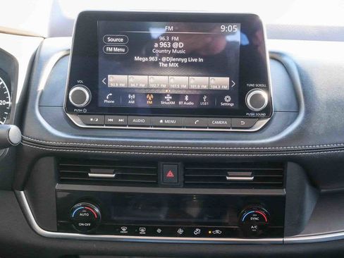 Used 2023 Nissan Rogue SV FWD image 14