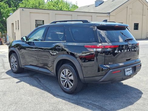 Used 2025 Nissan Pathfinder SV AWD/4WD image 4