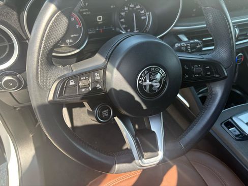 Used 2023 Alfa Romeo Stelvio Ti image 17