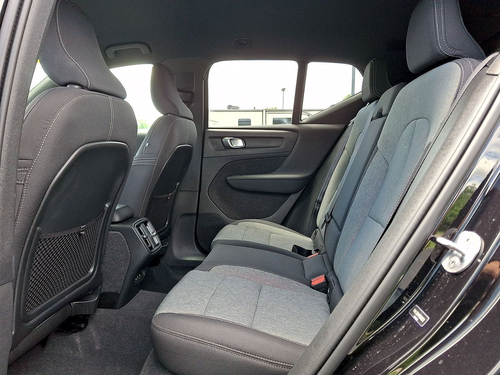 Used 2024 Volvo XC40 B5 Core AWD/4WD image 19