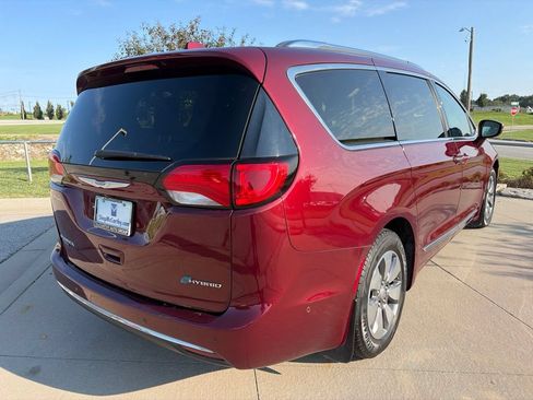 Used 2018 Chrysler Pacifica Limited w/ Advanced Safetytec Group FWD image 22