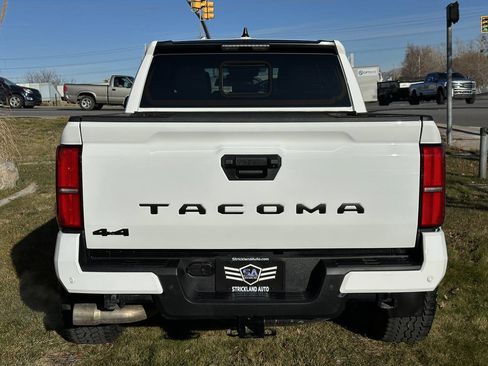 Used 2024 Toyota Tacoma SR5 AWD/4WD image 8