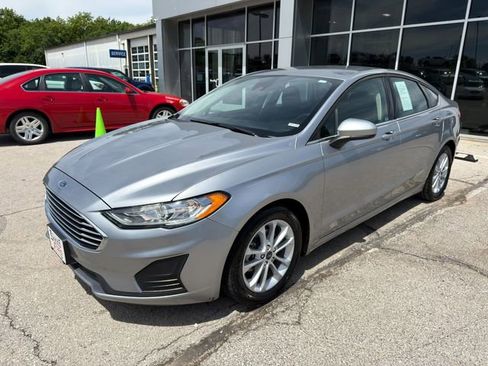 Used 2020 Ford Fusion SE FWD image 3