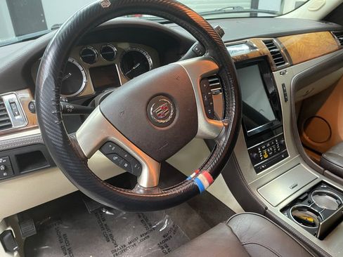 Used 2011 Cadillac Escalade ESV Platinum image 32