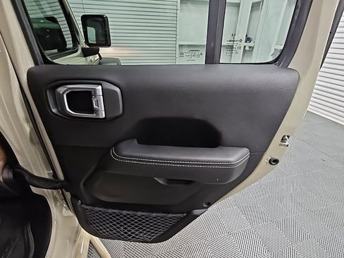 Used 2022 Jeep Gladiator Rubicon w/ Cold Weather Group image 34