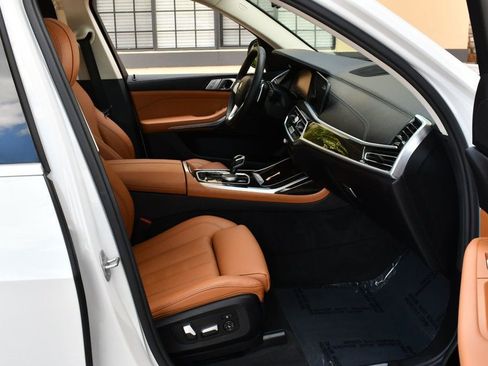 Used 2021 BMW X7 xDrive40i w/ Premium Package 2 image 51