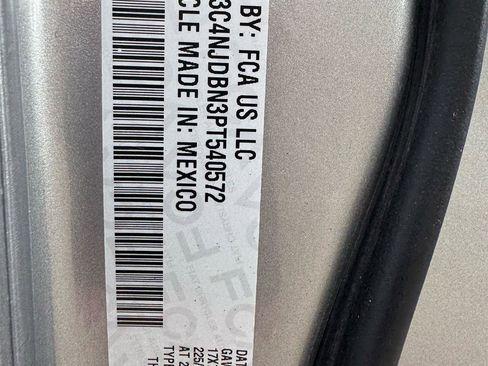 Used 2023 Jeep Compass Latitude image 27