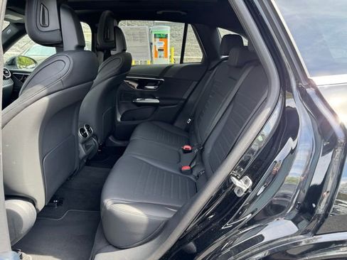 Used 2026 Mercedes-Benz GLC 300 4MATIC image 13