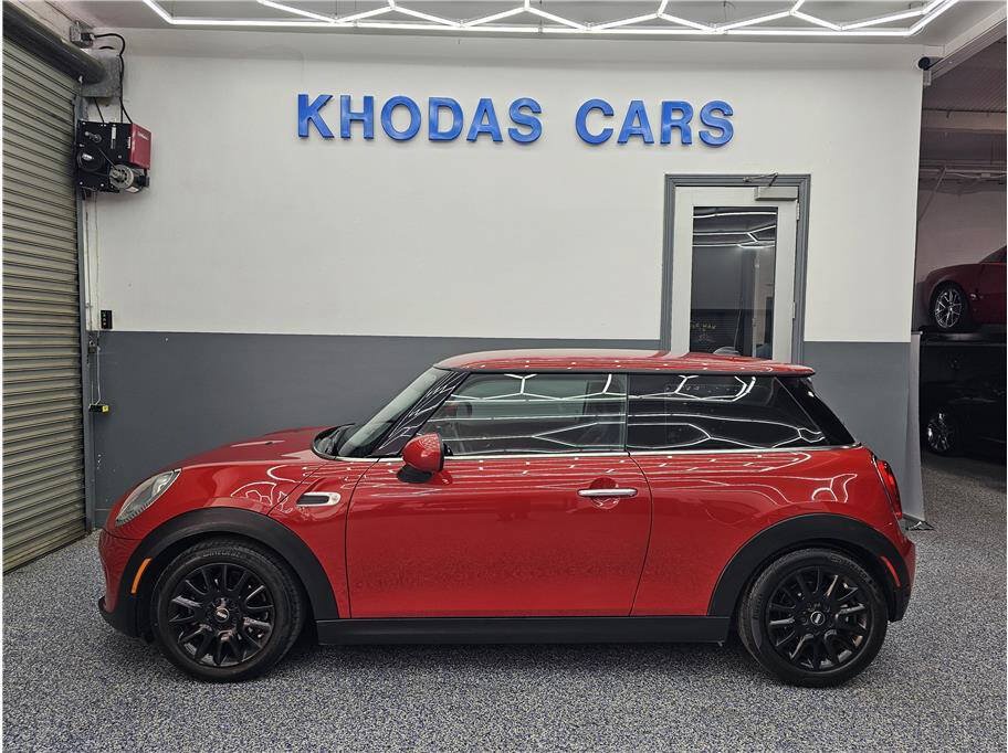 Used 2018 MINI Cooper 2-Door Hardtop FWD image 1
