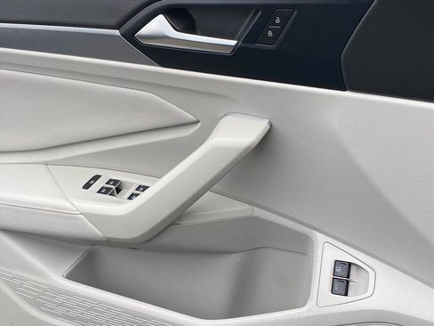 Certified 2024 Volkswagen Jetta SE image 21