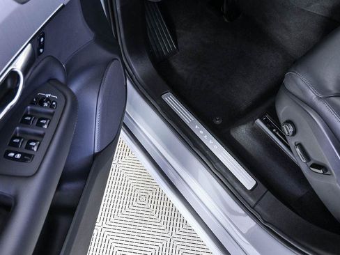 Certified 2025 Volvo XC90 B5 Core AWD/4WD image 9