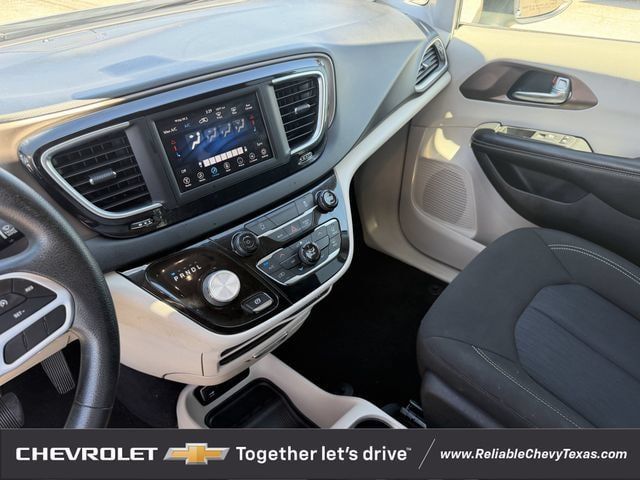 Used 2021 Chrysler Voyager LX FWD image 18