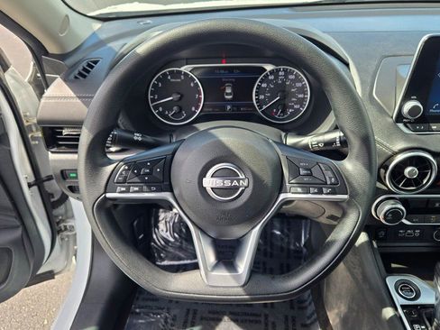 Used 2024 Nissan Sentra SV FWD image 32