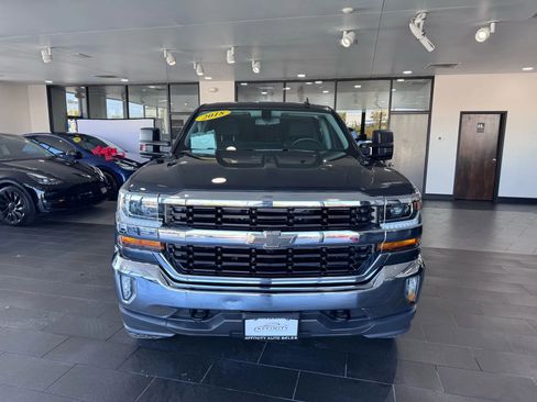 Used 2018 Chevrolet Silverado 1500 LT w/ LT Eassist Package image 8