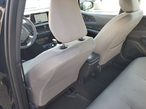 Certified 2025 Toyota Prius LE FWD image 13