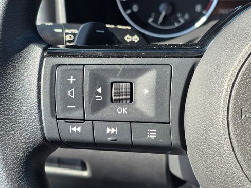Used 2023 Nissan Rogue SV AWD/4WD image 17
