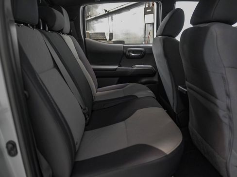 Used 2020 Toyota Tacoma TRD Off-Road w/ Advanced Technology Package image 33