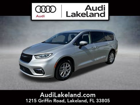 Used 2023 Chrysler Pacifica Touring-L FWD image 1