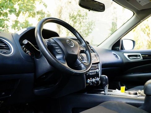 Used 2020 Nissan Pathfinder SV AWD/4WD image 11