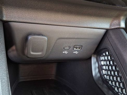 Used 2025 Chevrolet TrailBlazer LT AWD/4WD image 21