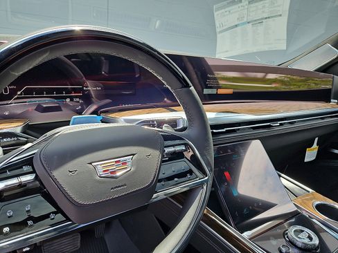 New 2025 Cadillac Escalade ESV Sport Platinum w/ LPO, ONYX Package image 19