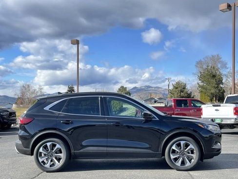 Used 2024 Ford Escape Platinum image 2