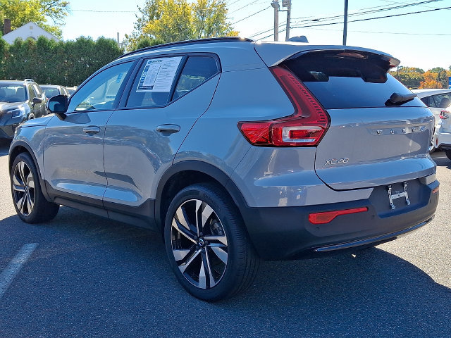 Used 2024 Volvo XC40 B5 Plus w/ Protection Package Premier AWD/4WD image 4