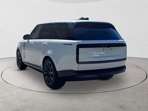 New 2025 Land Rover Range Rover SE image 3