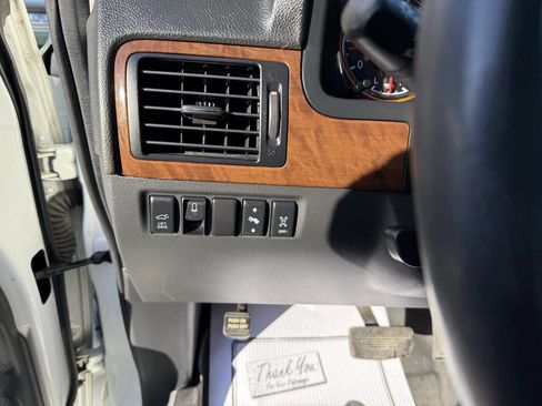 Used 2015 Nissan Armada Platinum w/ 2nd Row Captain Seat Package AWD/4WD image 11