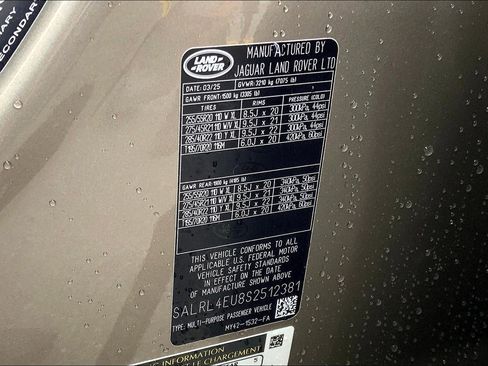 New 2025 Land Rover Discovery Dynamic SE image 18