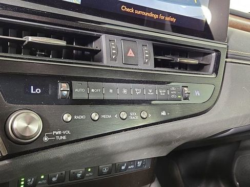 Used 2024 Lexus ES 300h 300h Luxury image 19