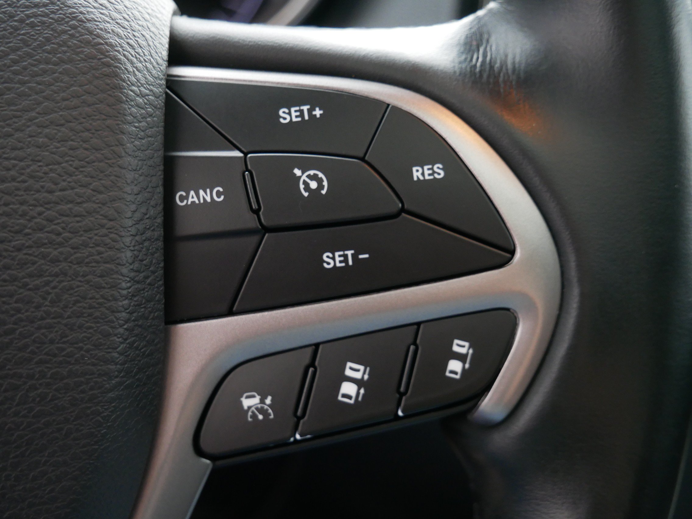 Used 2019 Jeep Grand Cherokee High Altitude AWD/4WD image 18