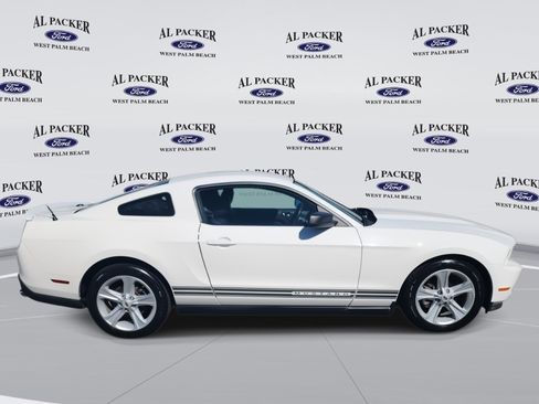 Used 2010 Ford Mustang Premium image 6