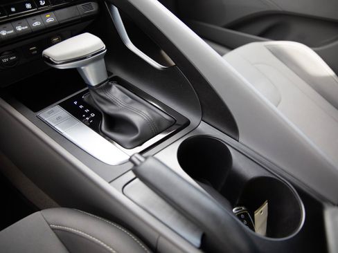 Used 2023 Hyundai Elantra SEL FWD image 17
