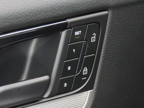 Certified 2025 Porsche Cayenne E-Hybrid Coupe AWD/4WD image 38