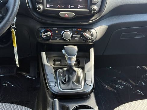 Used 2025 Kia Soul LX w/ LX Technology Package FWD image 17