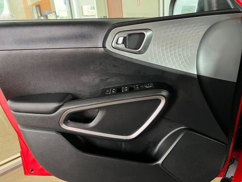 Certified 2023 Kia Soul LX w/ LX Technology Package image 15