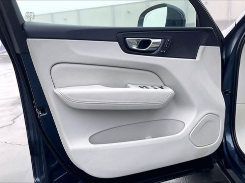 Used 2018 Volvo XC60 T8 Inscription w/ Advanced Package image 26