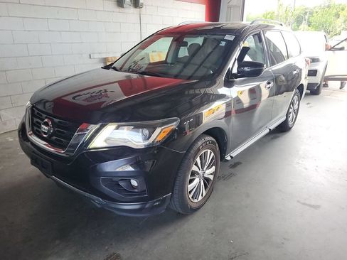 Used 2019 Nissan Pathfinder S AWD/4WD image 2