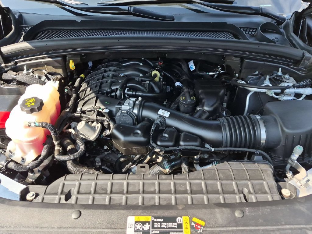 Used 2025 Jeep Grand Cherokee Limited AWD/4WD image 30