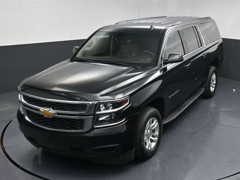Used 2019 Chevrolet Suburban LT image 18