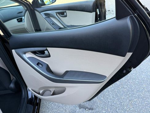 Used 2016 Hyundai Elantra SE FWD image 22